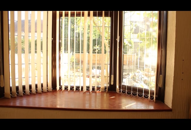 Room @ RM9 5Ej for Female with Front Garden View. Main Photo