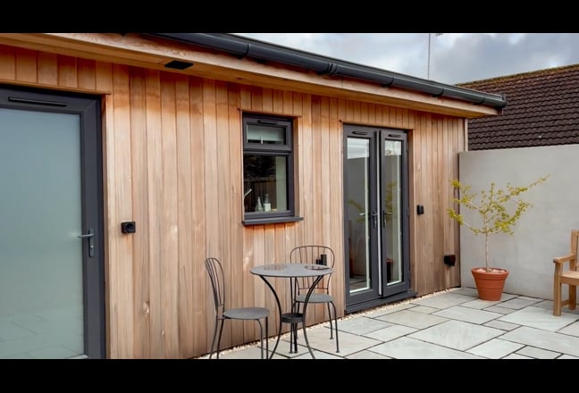 Self-contained Studio with parking from &pound;200 pw Main Photo