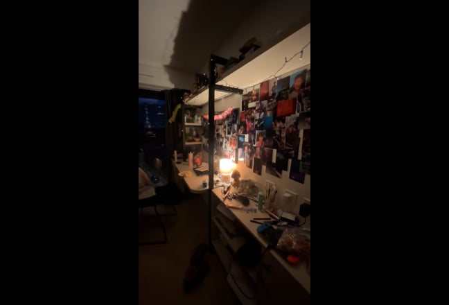 Private ensuite, double bed, behind vic centre  Main Photo