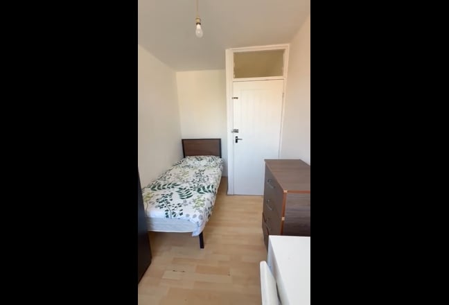 🌟 Poplar 2 Rooms Available 🏠 Main Photo