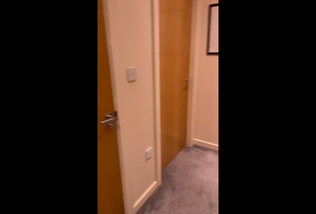 City Centre(B1)-fully furnished-All bills included Main Photo