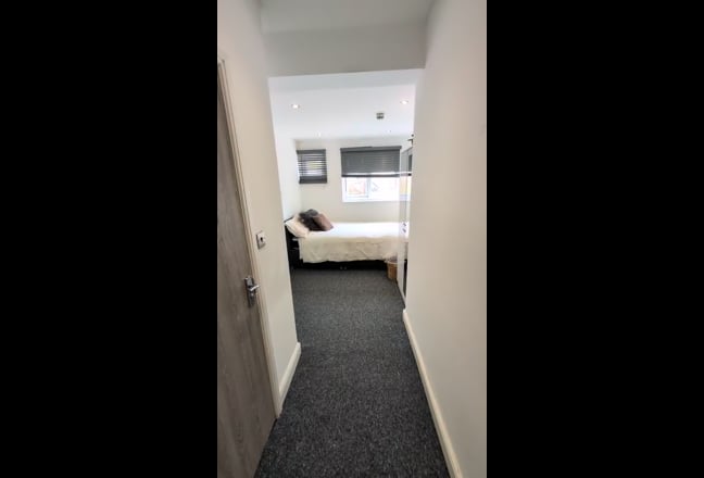 Double Ensuite Room Watford Leavesden Road WD24 Main Photo