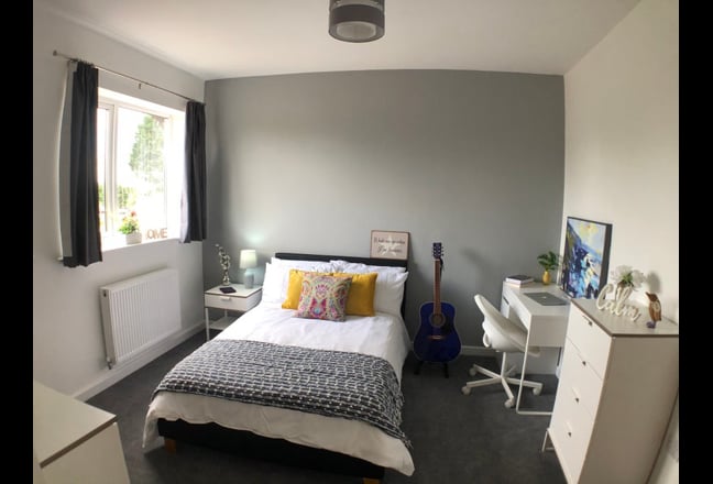 Stunning Living Spaces! Great location for RR! Main Photo