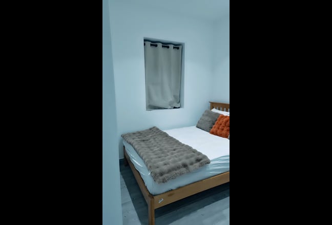 Premium super king and double bed– no deposit  Main Photo