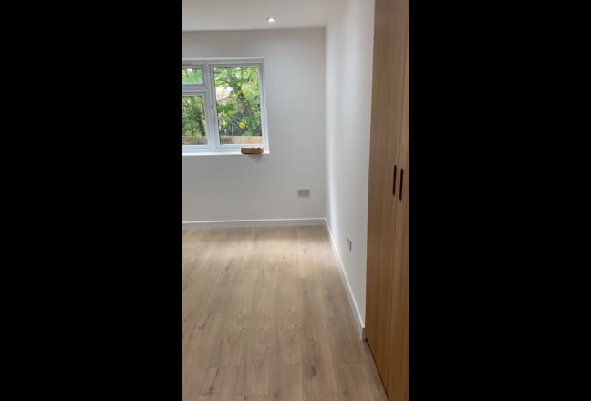 Double room with en-suite in Beautiful 3 bed home. Main Photo