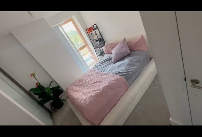 Spacious Double Room in Modern 2-Bed Flat Main Photo