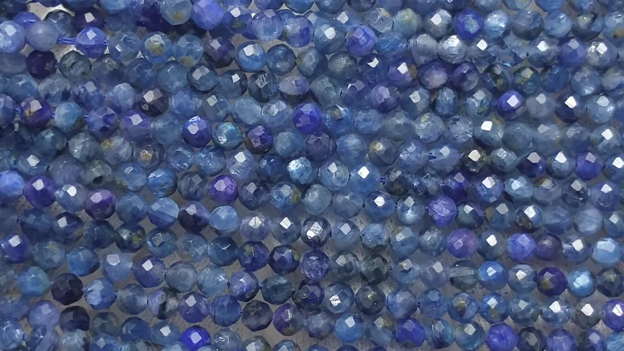 カイヤナイト(染) ラウンドカット3mm 1連(約37cm)【素晴らしい輝き