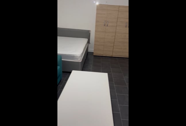  double room to let in East Acton single person  Main Photo