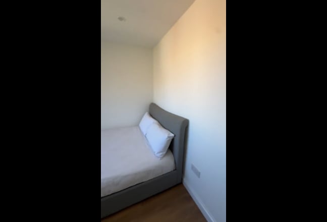 Bright Doubl Room Perfect for Female Professional  Main Photo