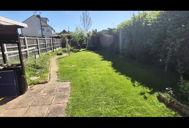 Single room - Walking distance Rayleigh Station Main Photo