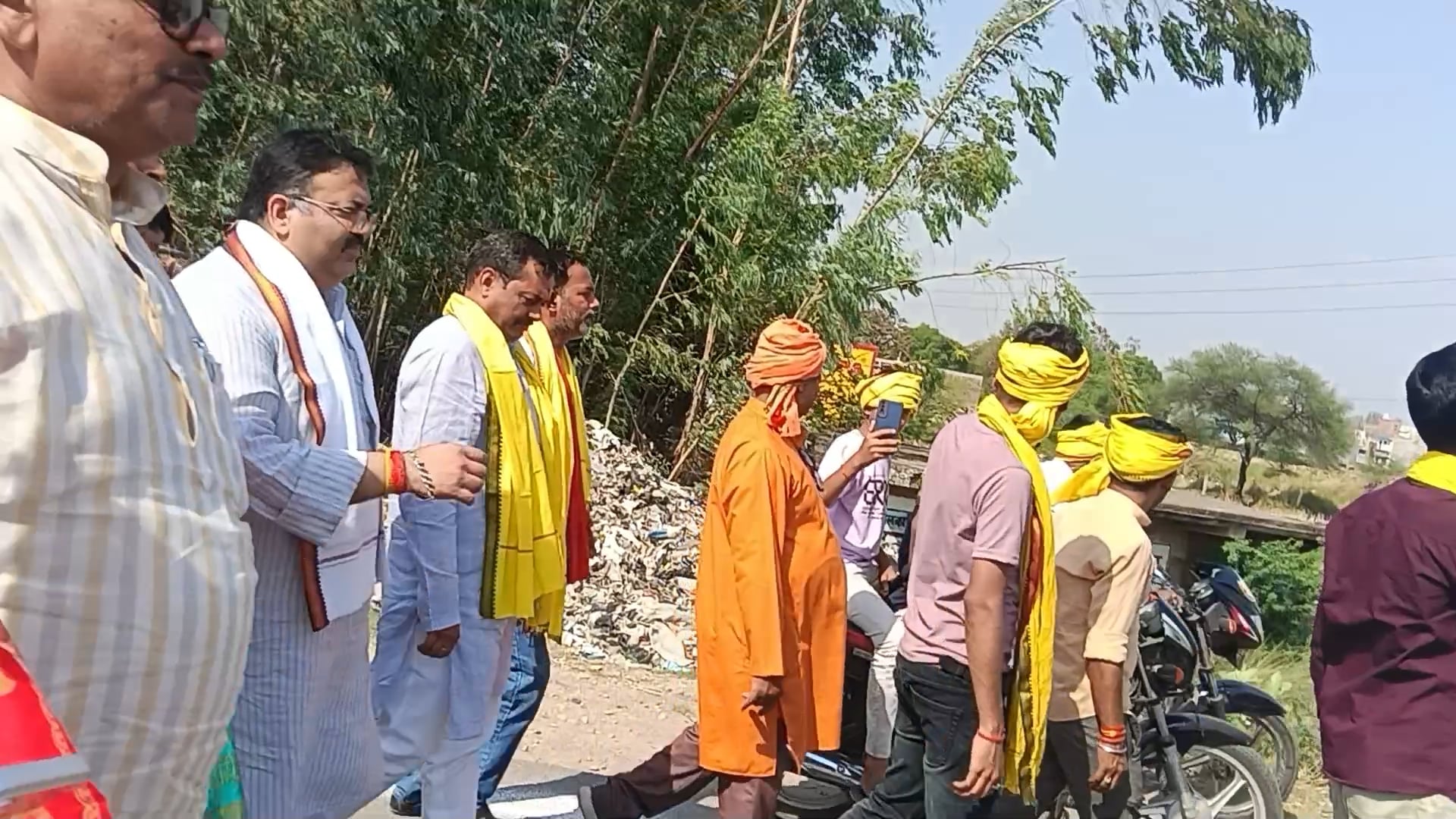 अमेठी में परशुराम जयंती पर निकली शोभायात्रा प्रधान अध्यक्ष अरविंद देवमणि तिवारी अन्नत विक्रम सिंह शिवकुमार मिश्र थे