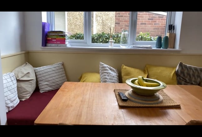 Clean quiet house near science pk Double en-suite Main Photo