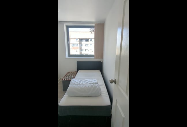 Single room available for rent near Wembley Main Photo