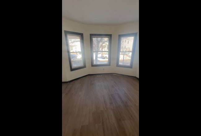 Large room for rent  Main Photo