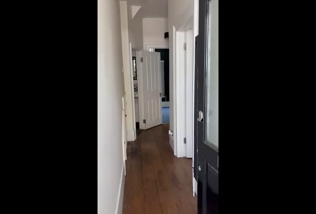 2 Bed flat Chiswick High Road Main Photo