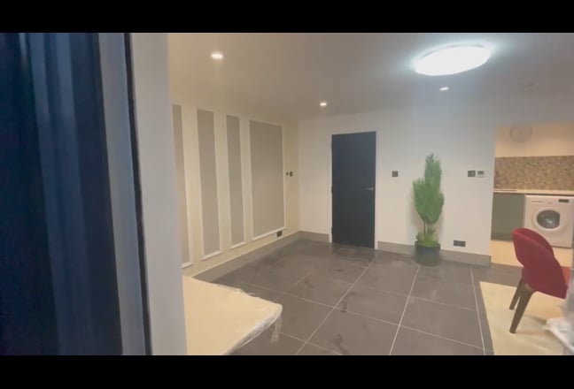 Luxury Large 1-Bed Flat | Separate Kitchen | Park Main Photo