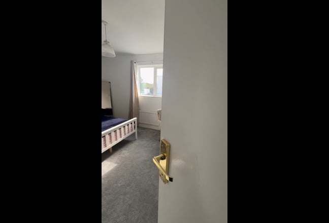 Double Room newly furnished available  Main Photo