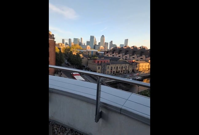 Large Canary wharf view Main Photo