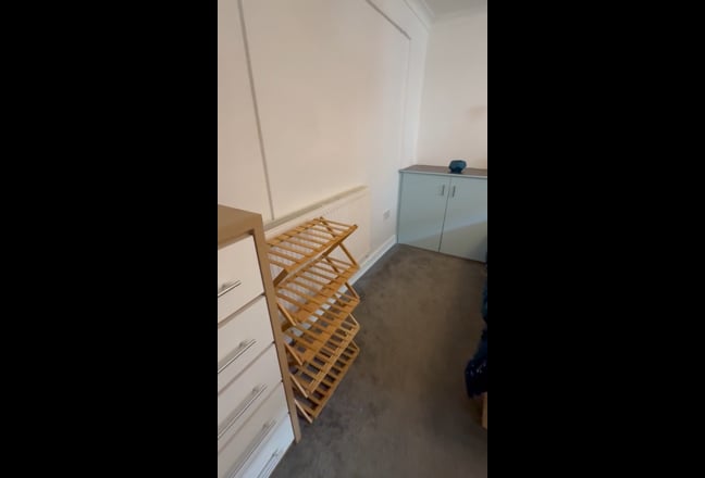 Great room In house with cool people Main Photo