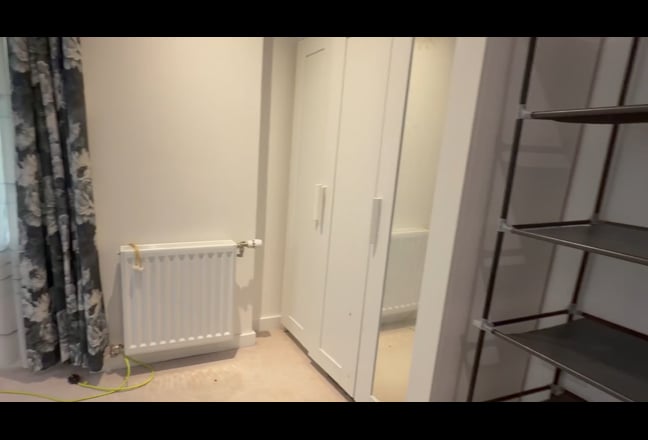 Flatmate wanted - Spacious room in lux home Main Photo