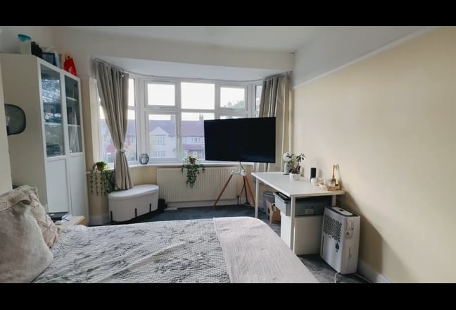 Cosy Double|4m to Elizabeth Line|All Bills Inc.W3 Main Photo