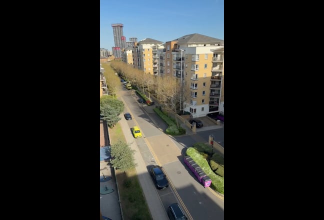 Beautiful Riverside double room 1 min from DLR 🫶🏼 Main Photo