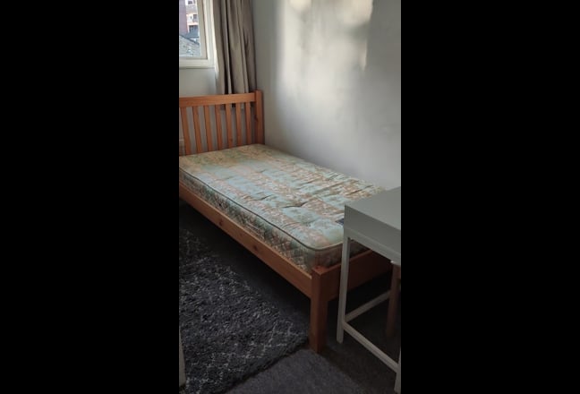 Friendly house share in Kennington Main Photo