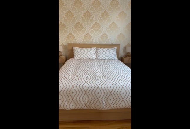 Kingsize Bedroom 4Mint Walking to Barking Station  Main Photo