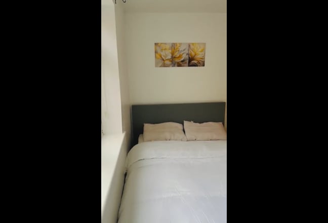 Spacious Double bedroom in a 2-bedroom flat  Main Photo
