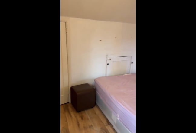 Double Room in a chilled house 🏡  Main Photo