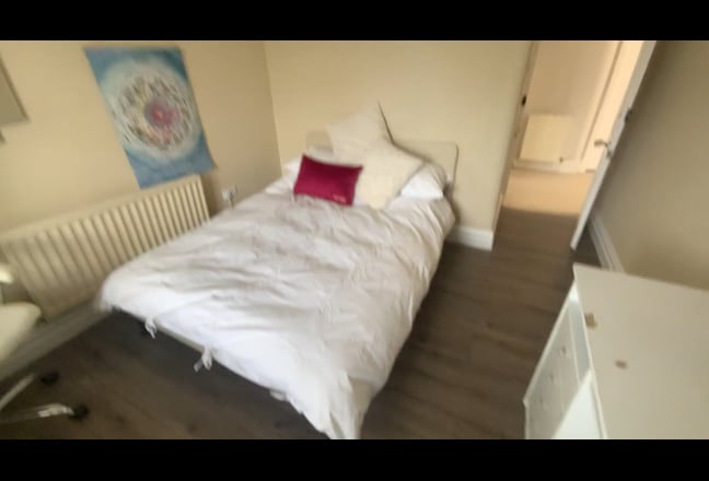 Superb Double Bedroom  Main Photo