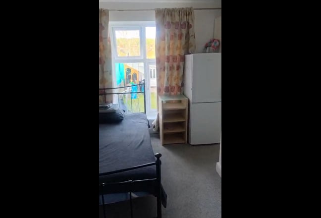 Studio flat close to train station/ town center  Main Photo