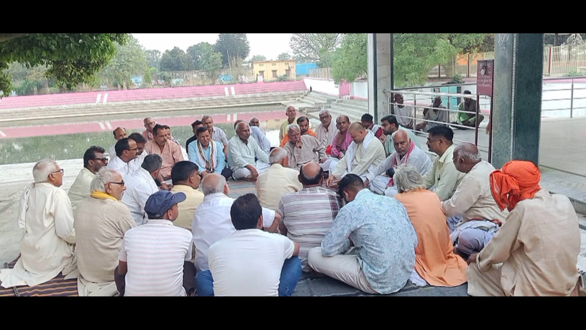 सहतवार कस्बे में श्री विष्णु महायज्ञ को लेकर कमेटी के सदस्यों की हुई महत्वपूर्ण वैठक