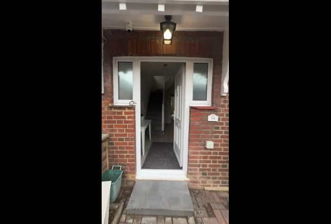 Bright and spacious room available in North Acton Main Photo