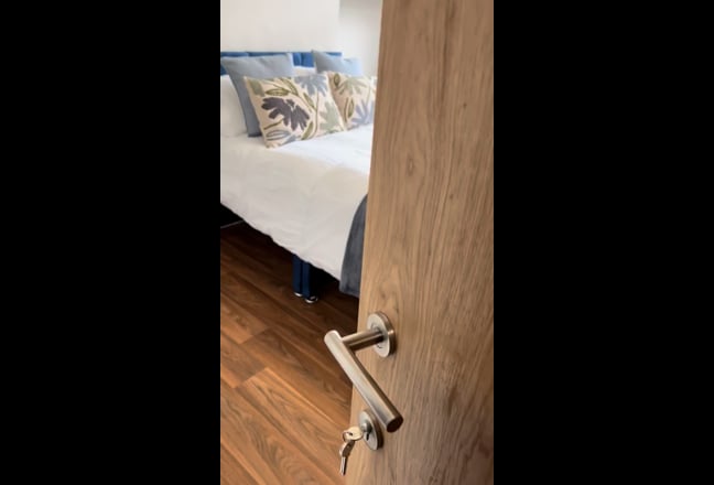 Newly Refurbished Double Bedroom Available Now! Main Photo