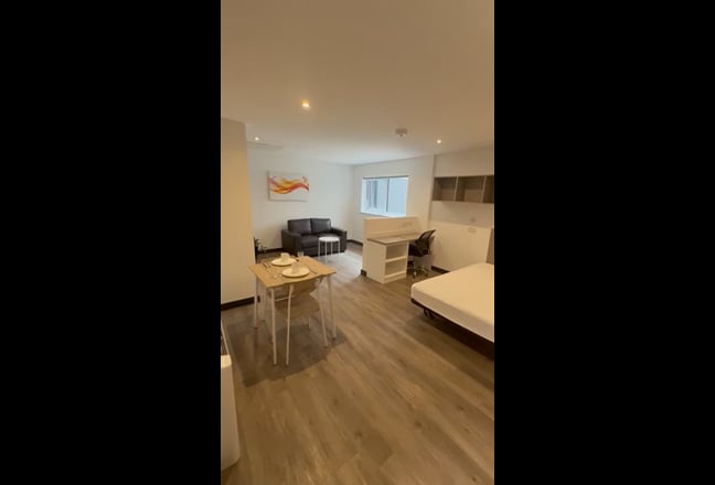 Large Studio Room for Couples or Single  Main Photo