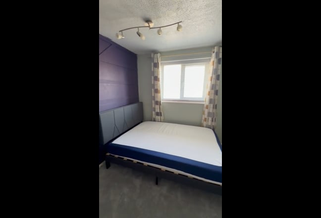 Spacious rooms to rent for professionals Main Photo