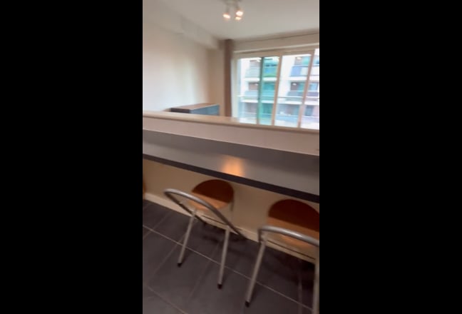 Large 1 bed flat SO14 with parking and balcony Main Photo