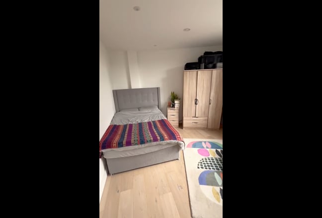 Beautiful double room in Bow Main Photo