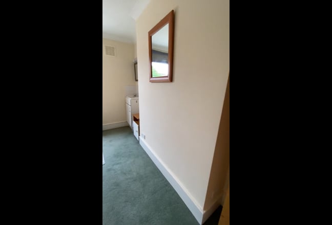 Double Room in Mixed Prof Houseshare Main Photo