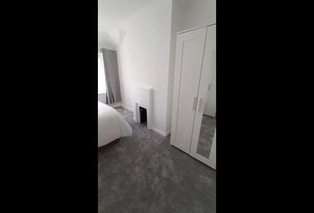 Modern Double Room – Bills Included, Elm Park Main Photo