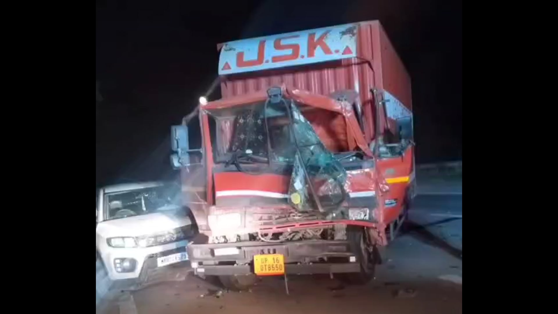 MANT-“माइलस्टोन 73.700 पर सुबह का कहर— अज्ञात वाहन बना हादसे की वजह, तीन जख्मी!”