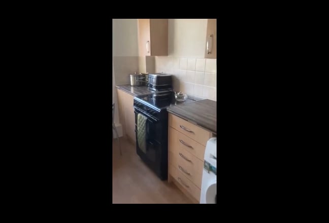 Student Rooms Available – Excellent Location Near  Main Photo