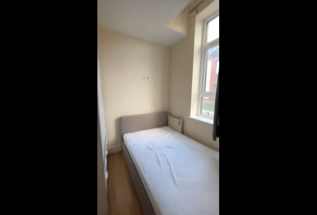 Double Rooms - Northern Qtr (female flatmate) Main Photo