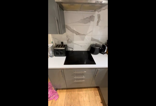 Large, private Double En-suite Loft Room available Main Photo