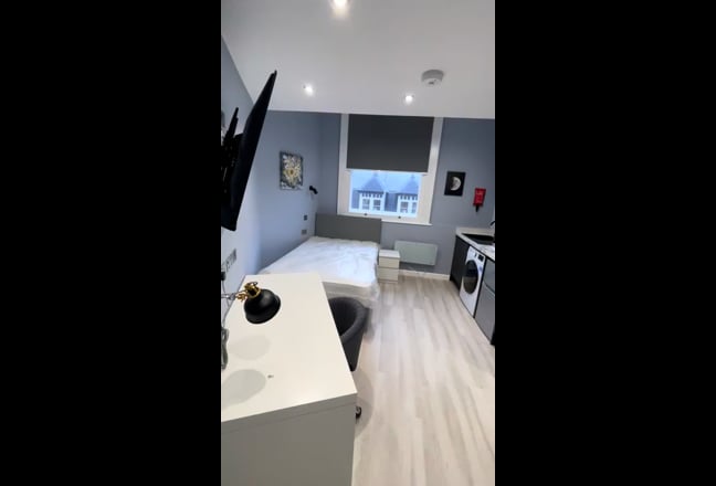 New Studio all bills Inc-In City Centre Main Photo
