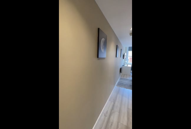 Brand new Studio all bills Inc-In City Centre Main Photo