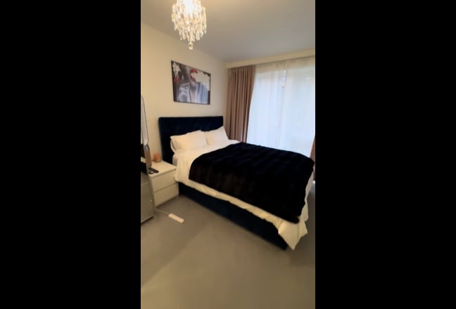  Room in a Beautiful 2-Bed, 2-Bath Apartament  Main Photo