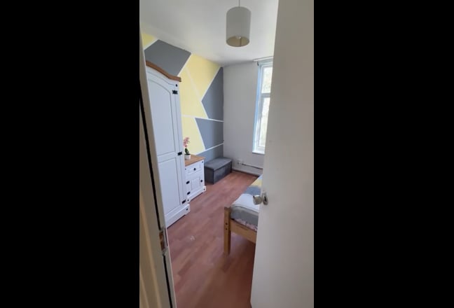 Available Immediately 🍀 Sydenham Living 🍀 Main Photo