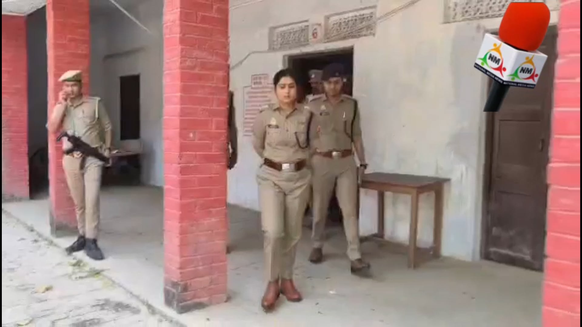 अम्बेडकरनगर होमगार्ड भर्ती परीक्षा की तैयारियों को लेकर SP प्राची सिंह ने अकबरपुर क्षेत्र के परीक्षा केंद्रों का निरीक्षण कर व्यवस्थाओं का जायजा लिया और आवश्यक निर्देश दिए।

कृष्णा सिंह नेशनल मीडिया न्यूज़ अंबेडकरनगर..✍️